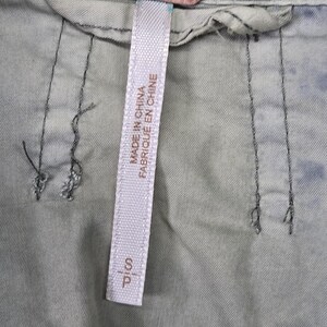Chaqueta Free People para mujer, talla S, mezcla de algodón teñido con técnica tie-dye, cuello militar, bolsillos, corte corto. imagen 11