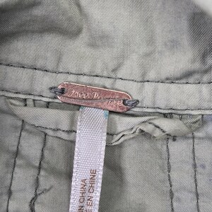 Chaqueta Free People para mujer, talla S, mezcla de algodón teñido con técnica tie-dye, cuello militar, bolsillos, corte corto. imagen 10