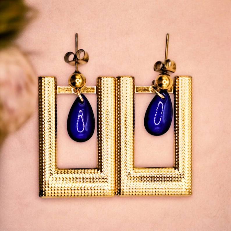 Boucles d'oreilles goutte bleue marine et doré motif montre à gousset Anne-Sophie Toniazzi - Une