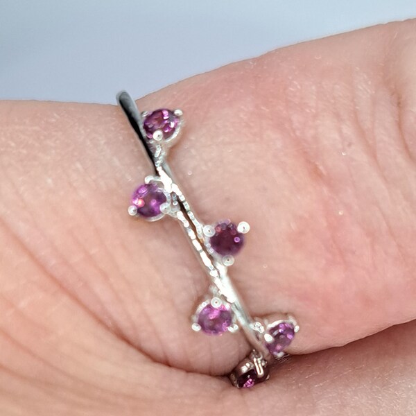 Somptueuse bague argent massif ,avec pierres serties grenat Rhodolite ,chic ,unique ,cadeau ideal fete des meres .