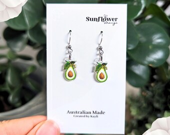 Mini Avocado Ohrringe | Hypoallergene Basis, wasserdichter Charme und leichte Goldoptionen