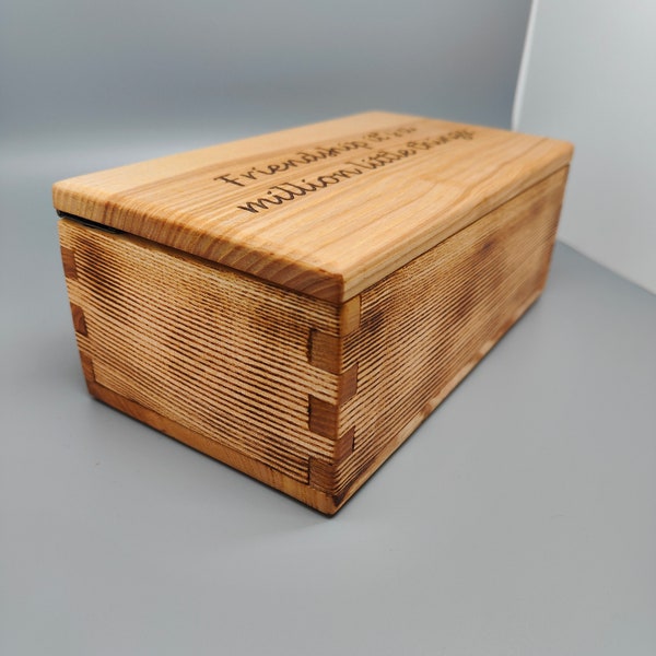 Boîte de rangement en bois avec gravure personnalisable - Elégance et fonctionnalité