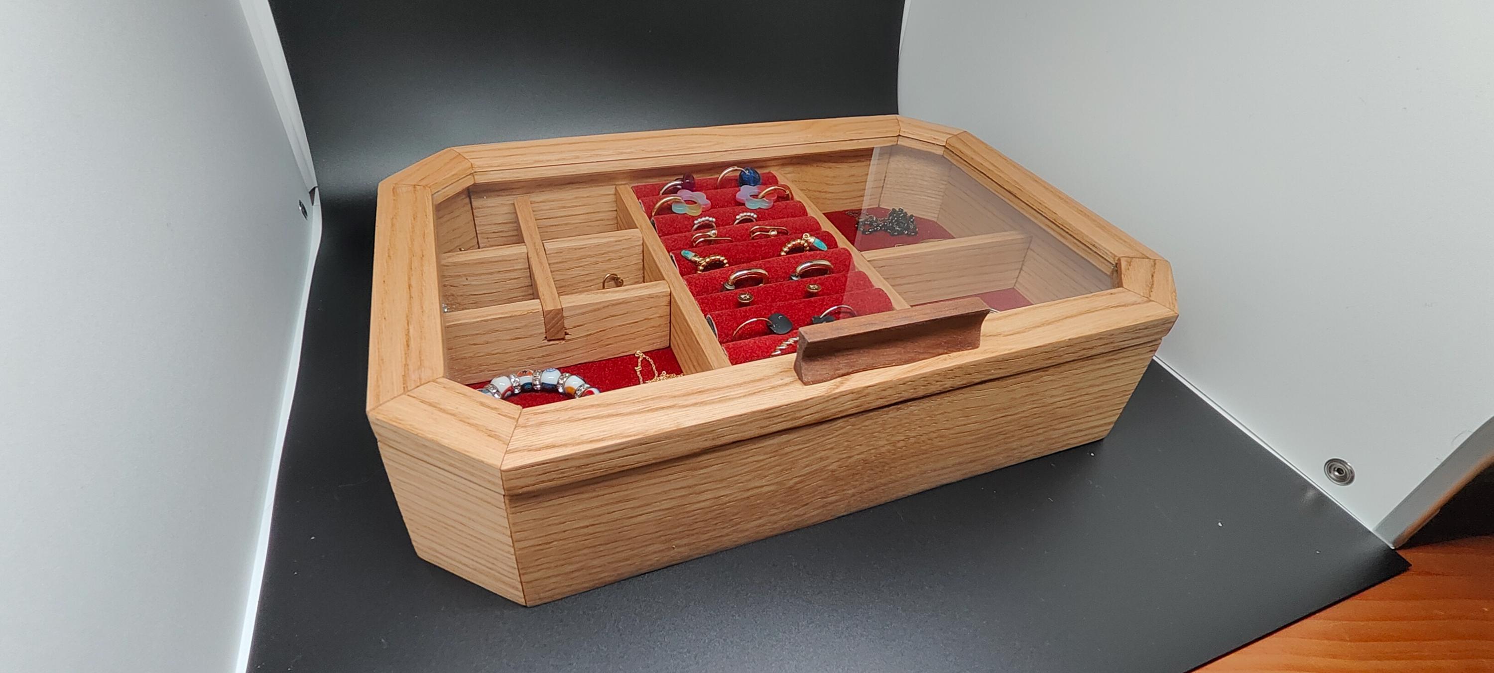 Boîte à Bijoux Décorative En Métal Argenté Avec Intérieur Velours Rouge à Motifs Floraux – Occasion