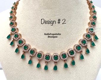 Colares com diamantes americanos em ouro rosa e zircônias verdes/ Colares com zircônias cúbicas/Joias indianas/Joias para recepção/Joias de Bollywood/ Colares com diamantes americanos