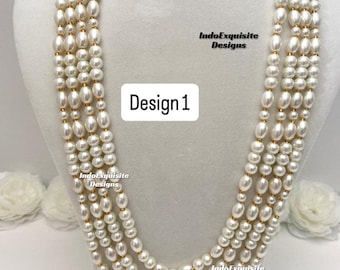Op de afbeelding: Een meerstrengs parelketting met een mix van ronde en ovale parels. De ketting heeft goudkleurige accenten en wordt getoond op een witte mannequin. De tekst "Design 1" is zichtbaar.
