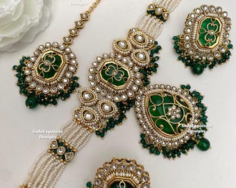 Premium quality Kundan statement choker Set comes with studs earrings and tikka/ Indian heritage necklace set/Indian jewelry