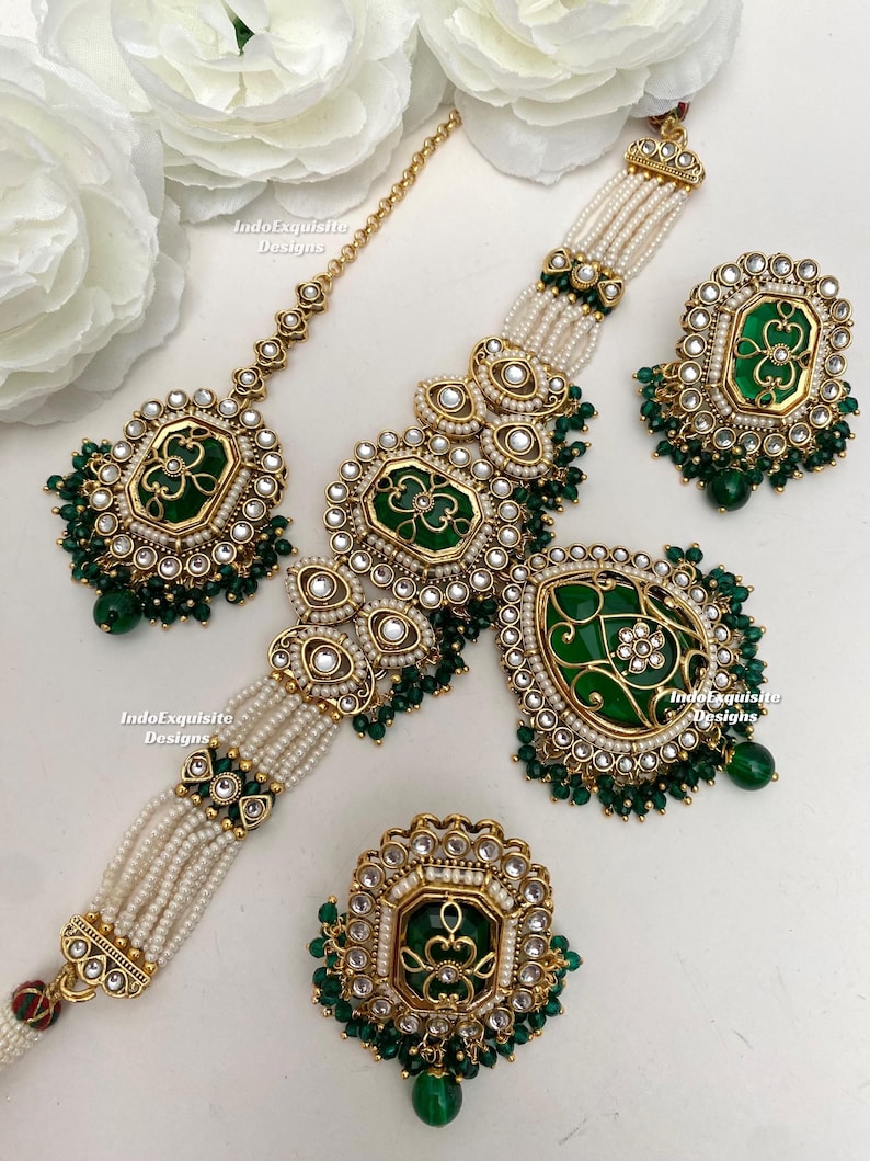 Premium Quality Kundan Statement Choker Set Comes With Studs Earrings ...