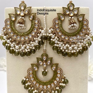 Premium Meenakari Kundan Ohrringe und Tikka Set / indischer Schmuck / Bollywood Schmuck / hochwertiger Schmuck /