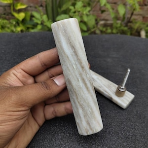 Maniglie per cassetti in marmo beige: eleganti maniglie per mobili in pietra