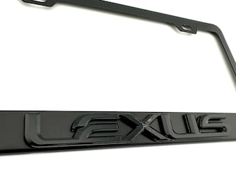 Marco de matrícula de acero inoxidable con emblema LEXUS en negro brillante y acabado satinado mate.