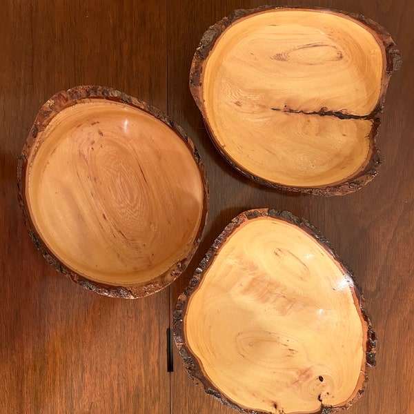 Live edge, flat dish. Hand-turned from a fork of a Texas cedar elm tree. 7 inch diameter, 2 inch ht.  Perfect for Mother’s Day.