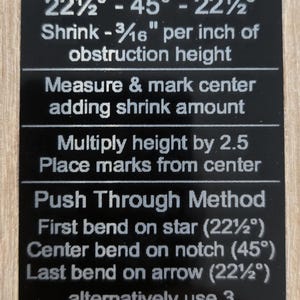 Peut inclure: &Eacute;tiquette d'instructions noire et blanche pour une selle &agrave; 3 points. L'&eacute;tiquette comprend des instructions pour mesurer, marquer et plier la selle. L'&eacute;tiquette comprend &eacute;galement le texte "22 1/2&deg; - 45&deg; - 22 1/2&deg;" et "R&eacute;tr&eacute;cissement - 3/16" par pouce de hauteur d'obstruction".