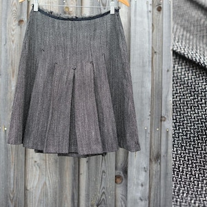 Vintage Y2K, Wollmischung, grauer Fischgrat-Tweed, plissiert, adrett, Akademiker, minimalist über dem Knie Rock, passt Gr. M (36 European)