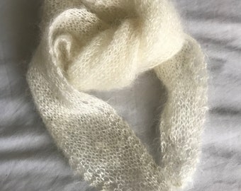 Écharpe en mohair de soie tricotée à la main en blanc