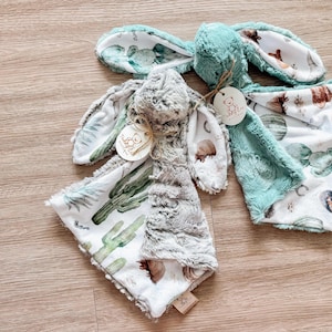 Western Bunny Lovey: Silberfuchs Minky Baby Schmusetuch mit Cowboy Wüsten Druck