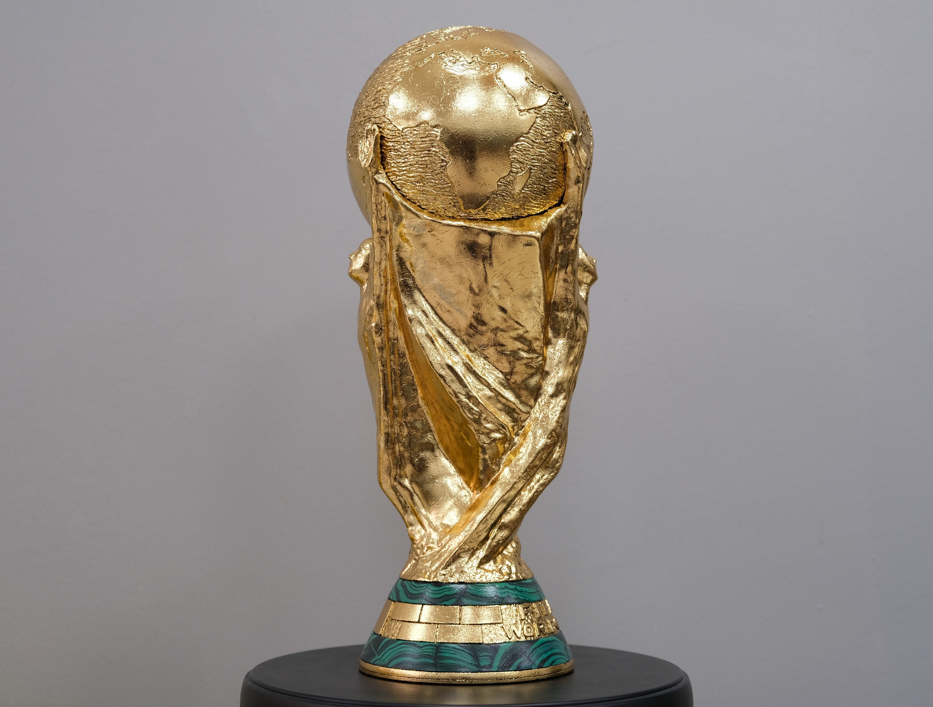 Qatar 2022: La réplique du trophée de la coupe du monde au Cameroun