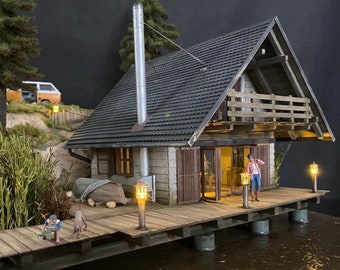 Blockhaus mit Steg in 1:35 - Laser Cut Bausatz aus Holz zum selberbauen - hochwertiger Modellbau Bausatz DIY Kit für Bastler & Kreative