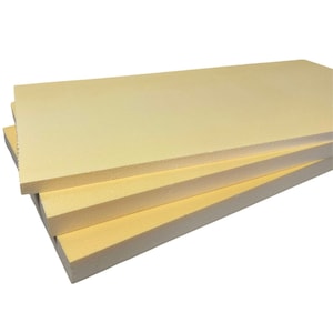 Peut inclure: Trois morceaux d'isolation en mousse jaune empil&eacute;s les uns sur les autres.