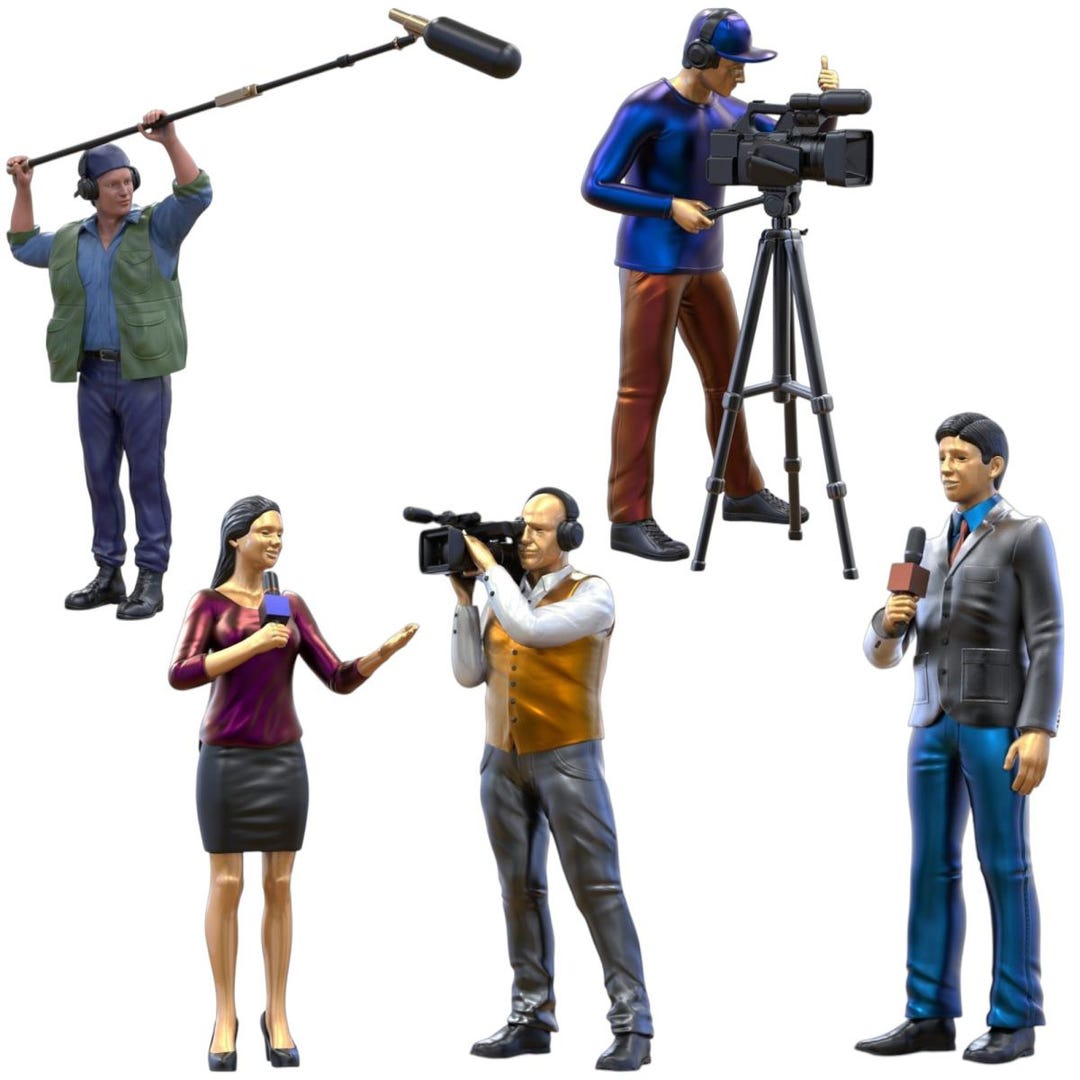 Reporter With Camera and Microphone - Resin Figure Set - 5 Pieces - 1: ...
