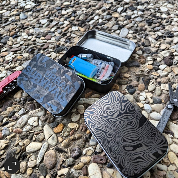 EDC in a Tin - Urban Survival Starter Kit / Lasergravierte gefüllte Metalldose (ähnlich Altoids, Barkleys, Fisherman's Friends) für Prepper