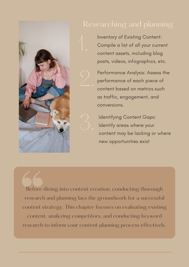 Op de afbeelding: Een vrouw zit op een bed met een hond en werkt op een laptop. De tekst op de afbeelding luidt "Onderzoek en planning" en somt drie stappen op: Inventarisatie van bestaande content, Prestatieanalyse en Identificatie van content gaps.