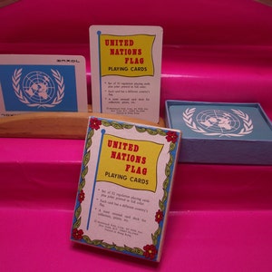 Drapeaux des NATIONS UNIES - 52 cartes à jouer - 1 joker - deck collector unique et rare - deck vintage - fabriqué à Hong Kong - ©merrimack