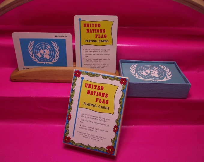 UNITED NATIONS flags - 52 playing cards - 1 joker - unique and rare collectors deck - vintage deck - made in Hong Kong - ©merrimack