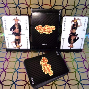 Sexy Spielkarten – Werbedeck für „AXE“ – „BOMCHICKA WAHWAH – Einzigartiges Deck – 4 Frauen in sexy Posen – alle Karten haben ein einzigartiges Foto.