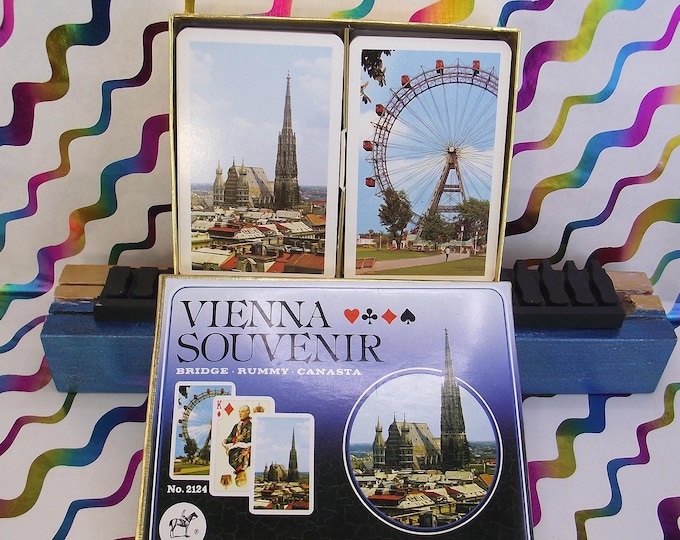 2 Beautiful decks "VIENNA SOUVENIR ROCOCO" - no. 2124 - © Piatnik Austria - vintage from ca 1975 / 1980 - with booklet and folder - 2 decks
