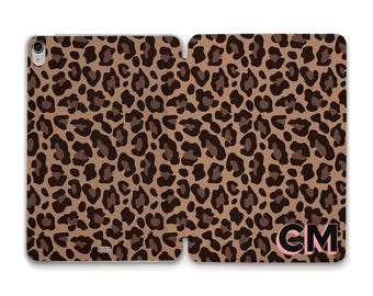 Initials iPad case Aesthetic personalized leopard iPad 11th a16 10th 9th Air 11 13 Pro 12.9 Mini 7 Custom monogram Trendy unique brown case