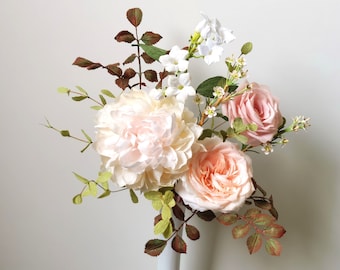 Realistic Crepe Paper Flower Arrangement with Stem, Botanical Art, Customizable Floral Arrangement, Wedding Centerpiece