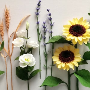 Fiori campestri di carta crespa fatti a mano , regalo floreale in stile rustico, composizione di fiori di campo per vaso, lavanda realistica