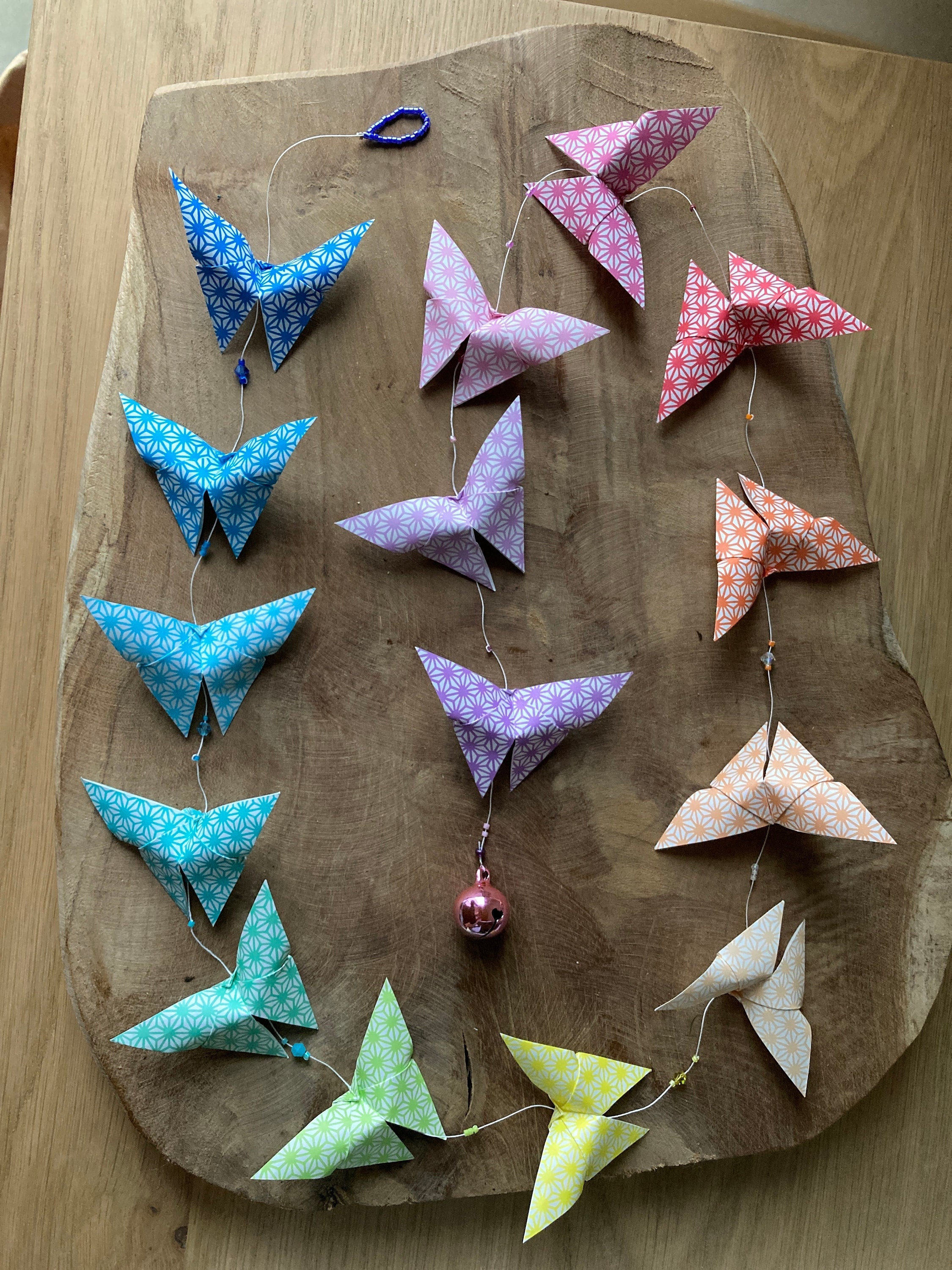Guirlande 15 Papillons Origami en Papier et Grelot Pour Décoration