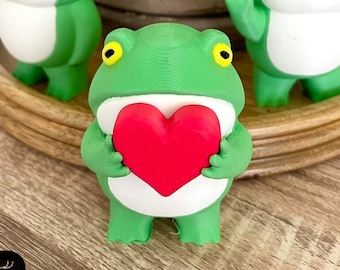 Frog In Love Figurine STL 3D Printing Files, Cute Frog Gift Ideas, Frog Figurine Holding Heart, Love Gift Ideas, 3MF Factory Files