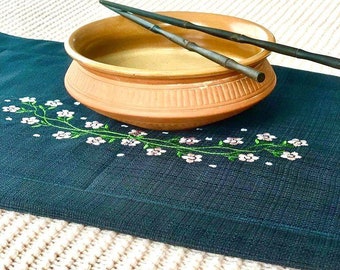 Embroidered placemat set of 2 with flower design. Fancy placemats. Double layer soft embroidered placemats