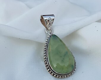 Handgemaakte prehniet-edelsteenhanger: 925 sterlingzilveren sieraden
