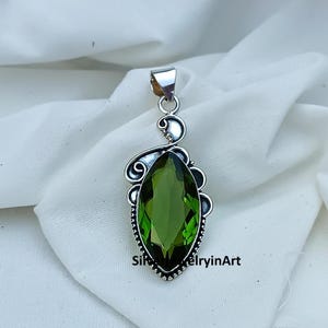 Peridot Gemstone Pendant Neckless, 925 Sterling Silver Pendant, Designer gift Pendant, Boho Pendant, Christmas Gift , Handmade Jewelry.