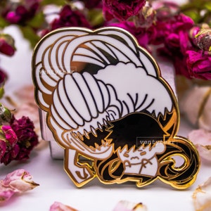 Cursed lover JK Sorcery / 2 inch gold harter Emaille Pin