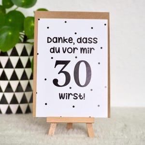 Grappige verjaardagskaart 30 jaar - "Bedankt dat je vóór mij 30 bent geworden!" Wenskaart - A6 ansichtkaart met envelop