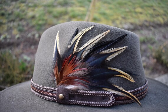 Cappello Da Cowboy Con La Banda E Le Piume Del Cappello Della Pelle Bovina 76490575 - Foto 2