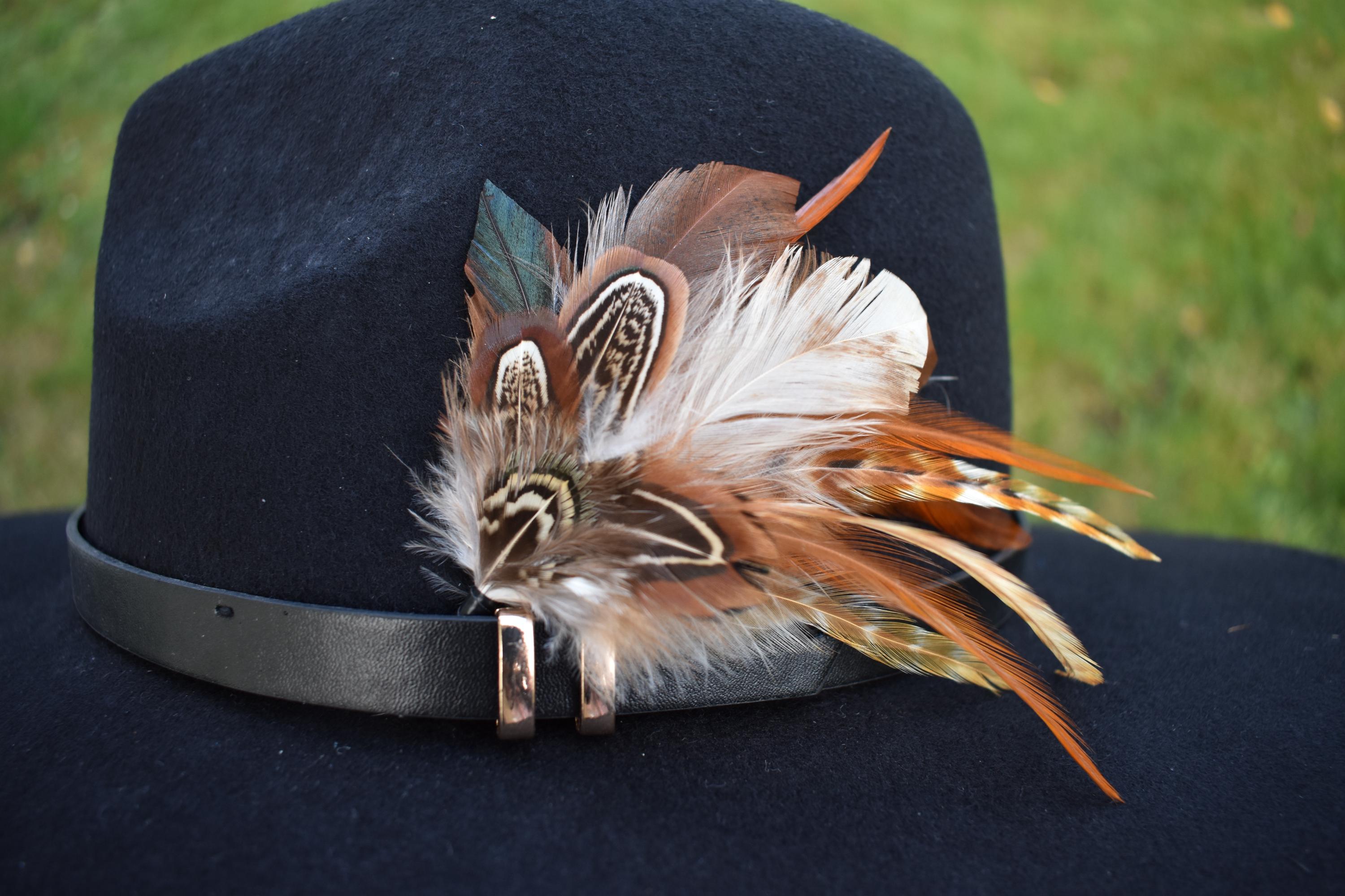 Adjustable Derby Fedora Hat with Feather Trim for Special Occasions BABEYOND Derby Bowler Hat for Men-Women Short Rolled Brim  main image 4