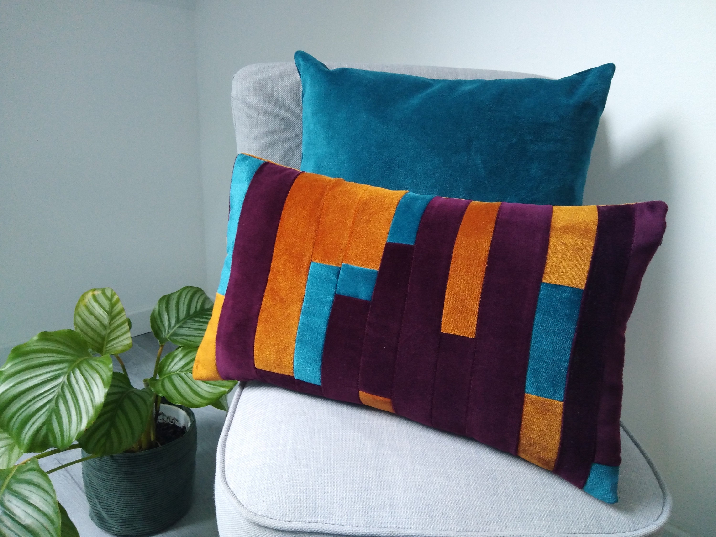 Coussin 30x50, Velours, Motif Abstrait, Patchwork, Contemporain, Couleurs Turquoise Prune Camel