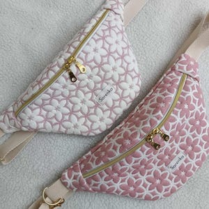 Sac banane motif fleuri, ivoire,rose poudre,fait main en France,sac banane multicolore,