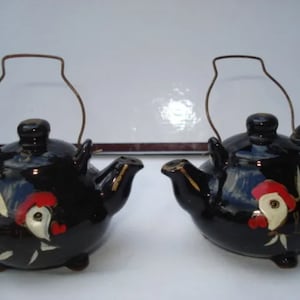 Collectable Vintage 1950s Hand Painted Antique Rooster Salt And Pepper Shaker Set Antique Aesthetic Striking Old