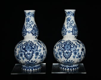 Royal Tichelaar Makkum pair of delft blue double gourd vases