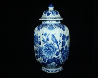 De Porceleyne Fles (Royal Delft) Delft blue bird of paradise octagon ribbed lidded vase (1976)