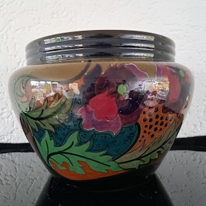 Large Art Nouveau high gloss cachepot by Plateelbakkerij Zuid-Holland, Gouda