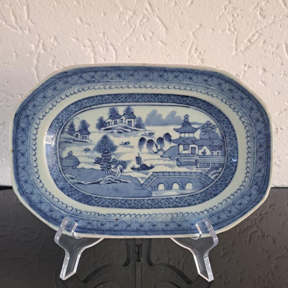 中国青白陶器　骨董　アンティーク乾隆年制 中国の骨董品、18世紀乾隆帝の青白磁の釉下彩大皿（1736-1795） - Etsy