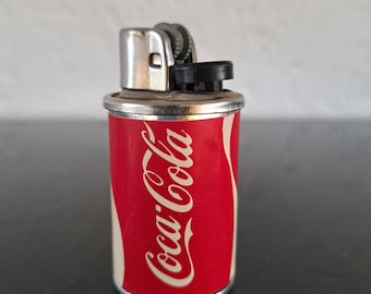 Encendedor de gas vintage de lata pequeña de Coca Cola de los años 80