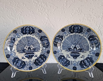 Wonderful Oud Delft set of 2 Delft blue Dutch delftware peacock feather decor plates (circa 1920)